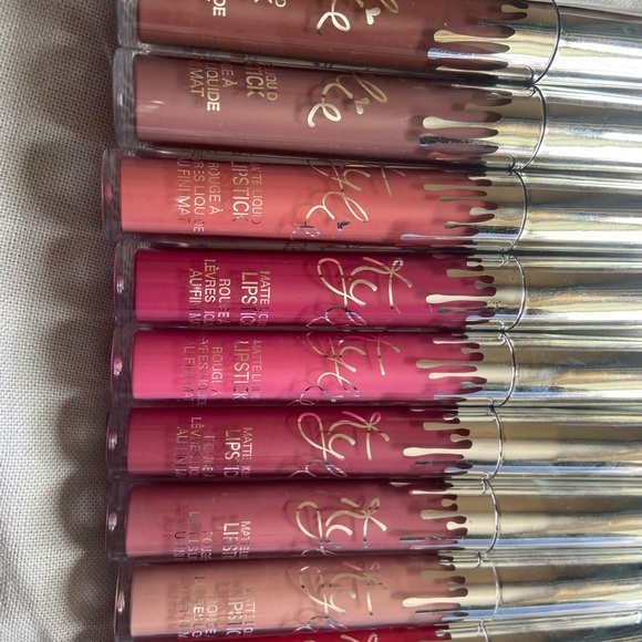 Makeup - Picture 3 of 12